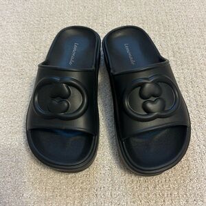 Black women’s sandal-  size 7